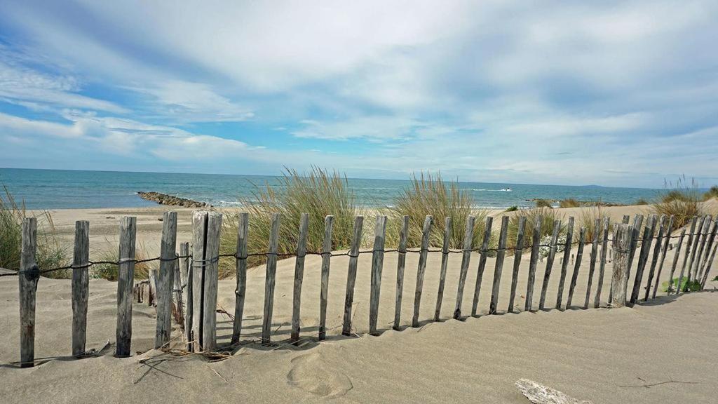 Studio Cabine Vue Port Avec Parking Prive, Piscine, Parc, Boulodrome Agde Exterior foto